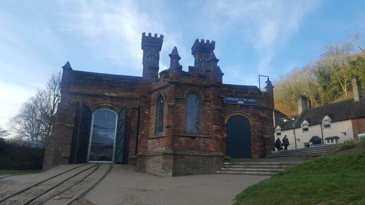 Pageant Lodge Telford Exterior photo